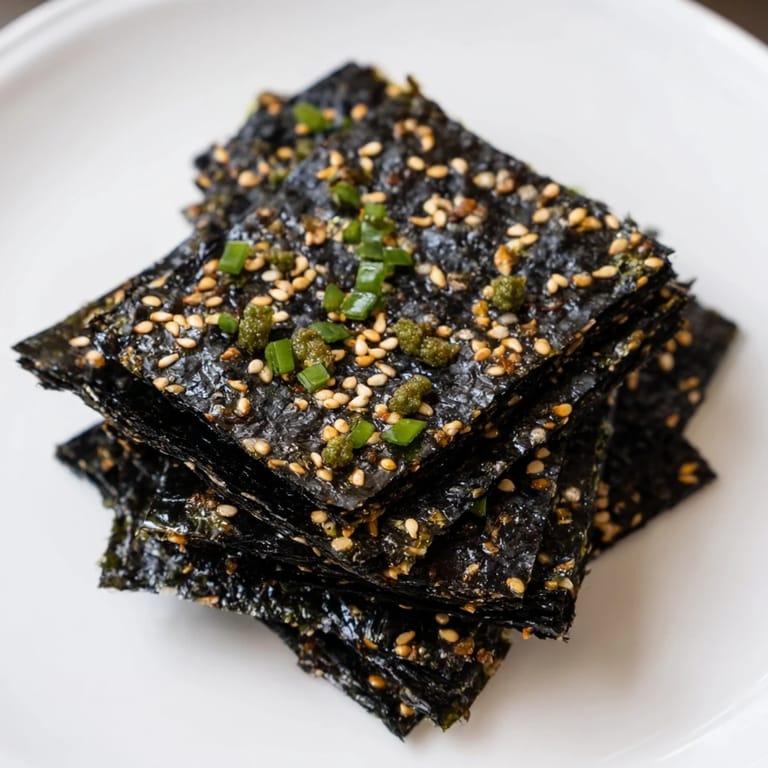 Deliciously crunchy "Snacks de Vague Surf" offering a taste of the sea, perfect for vegan snacking.